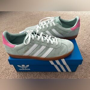 Women’s Gazelle shoe